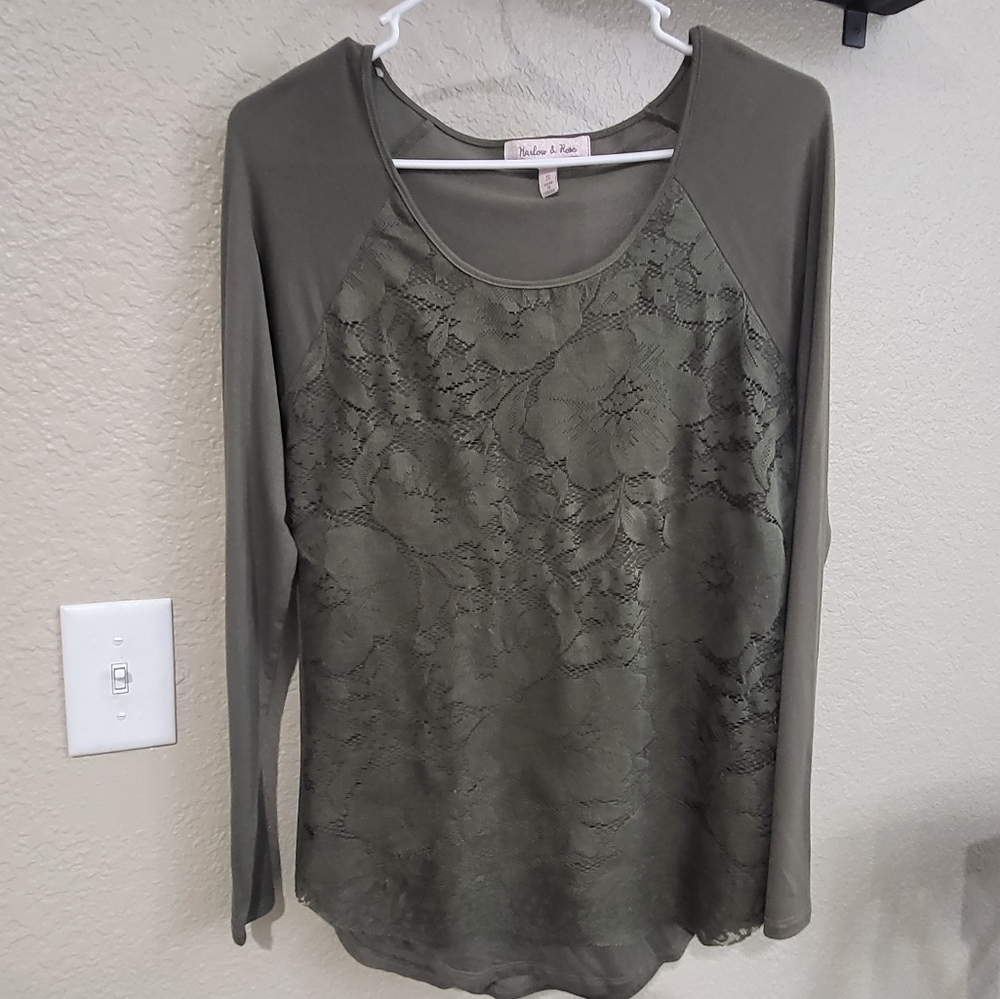 Harlow & Rose Army Green long Sleeve and Lace Top Size Small